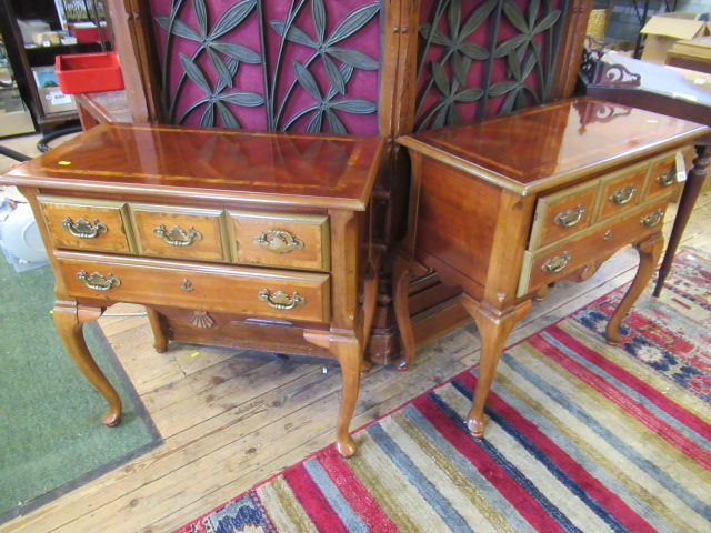 PAIR OF SIDE TABLES WITH DRAWERS Image