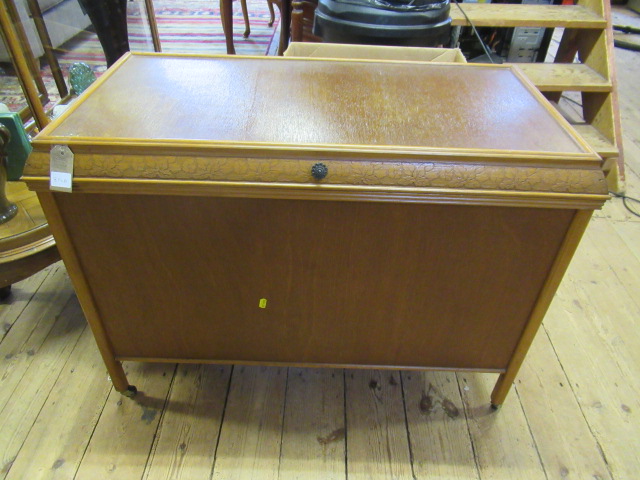 BEDDING BOX ON CASTORS Image