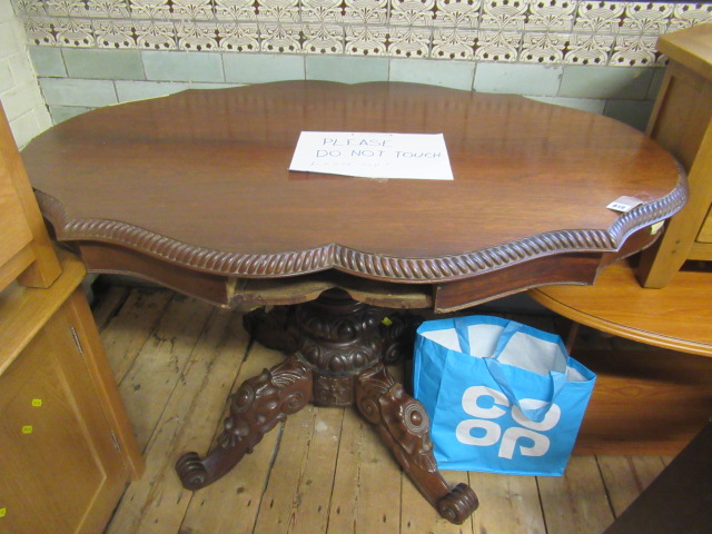 PEDESTAL DINING TABLE Image