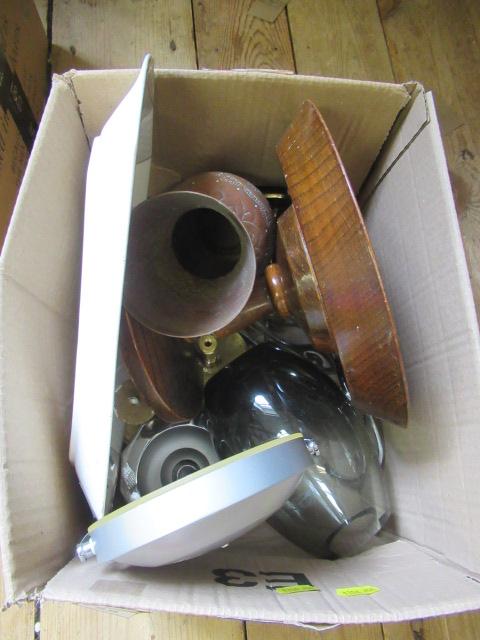 BOX OF MISCELLANEOUS ITEMS Image