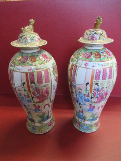 PAIR OF CHINESE VASES Image