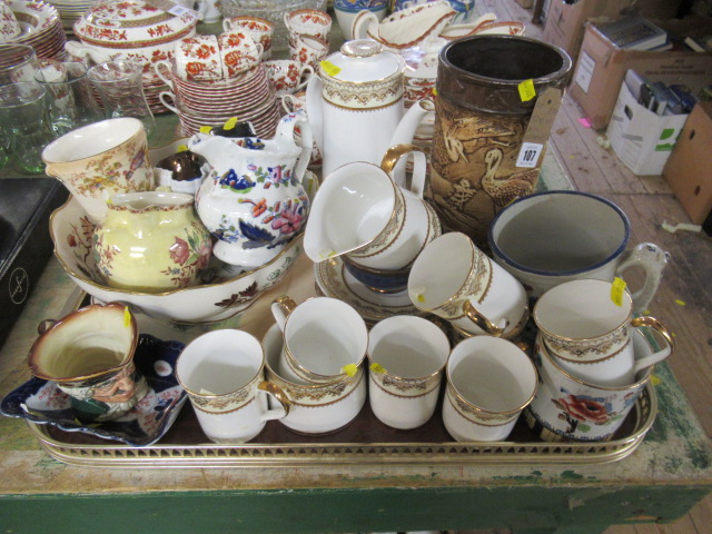 TRAY OF MISCELLANEOUS CERAMICS Image