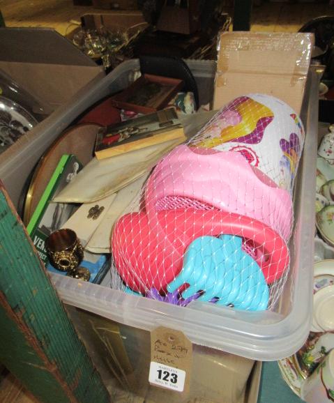 BOX OF MISCELLANEOUS ITEMS Image
