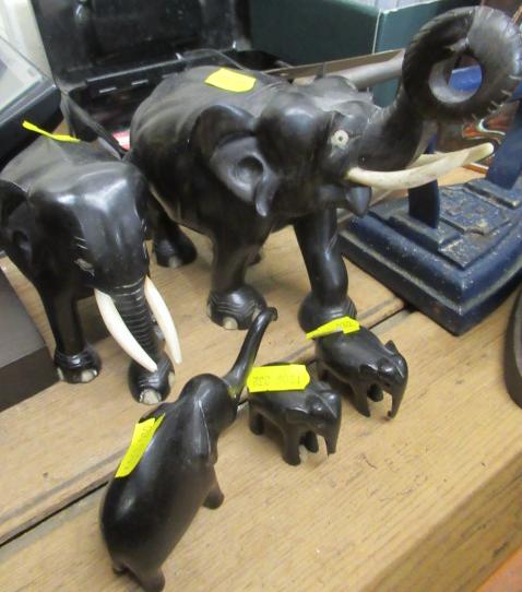 FIVE ELEPHANTS Image