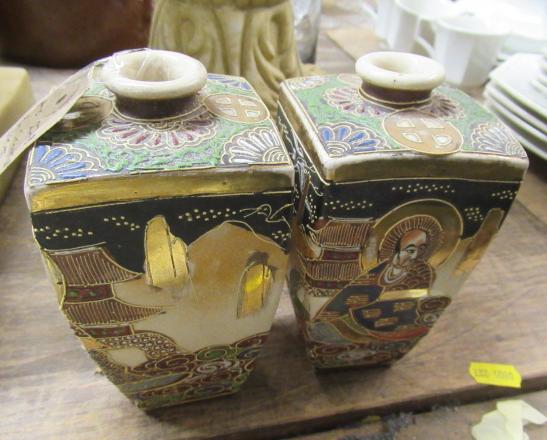 PAIR OF JAPANESE VASES Image