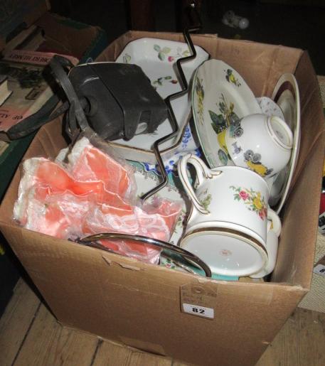 BOX OF MISCELLANEOUS CERAMICS ETC Image