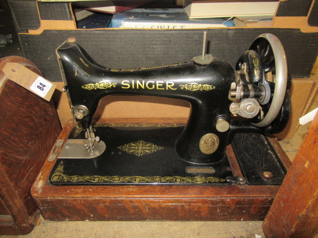 SINGER SEWING MACHINE Image