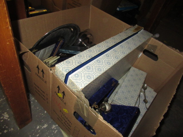 TWO BOXES OF CUTLERY Image