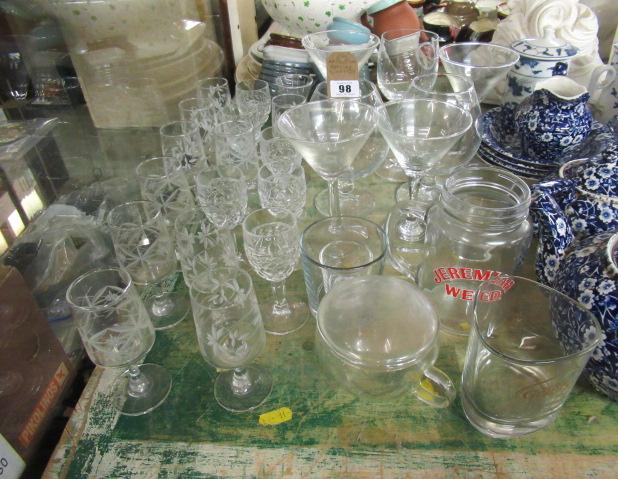 QUANTITY OF GLASS Image