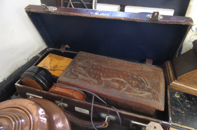 LEATHER BRIEFCASE AND CONTENTS Image