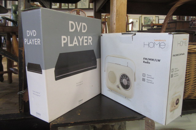 RADIO AND DVD PLAYER Image