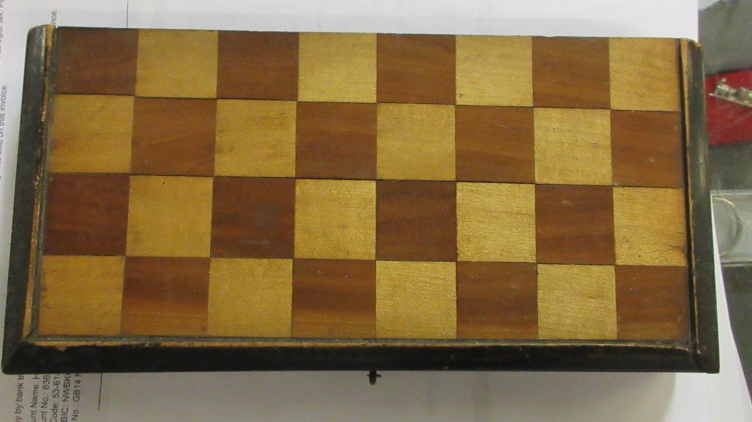 BOX OF MISCELLANEOUS ITEMS INCLUDING CHESS/DRAUGHT SET Image