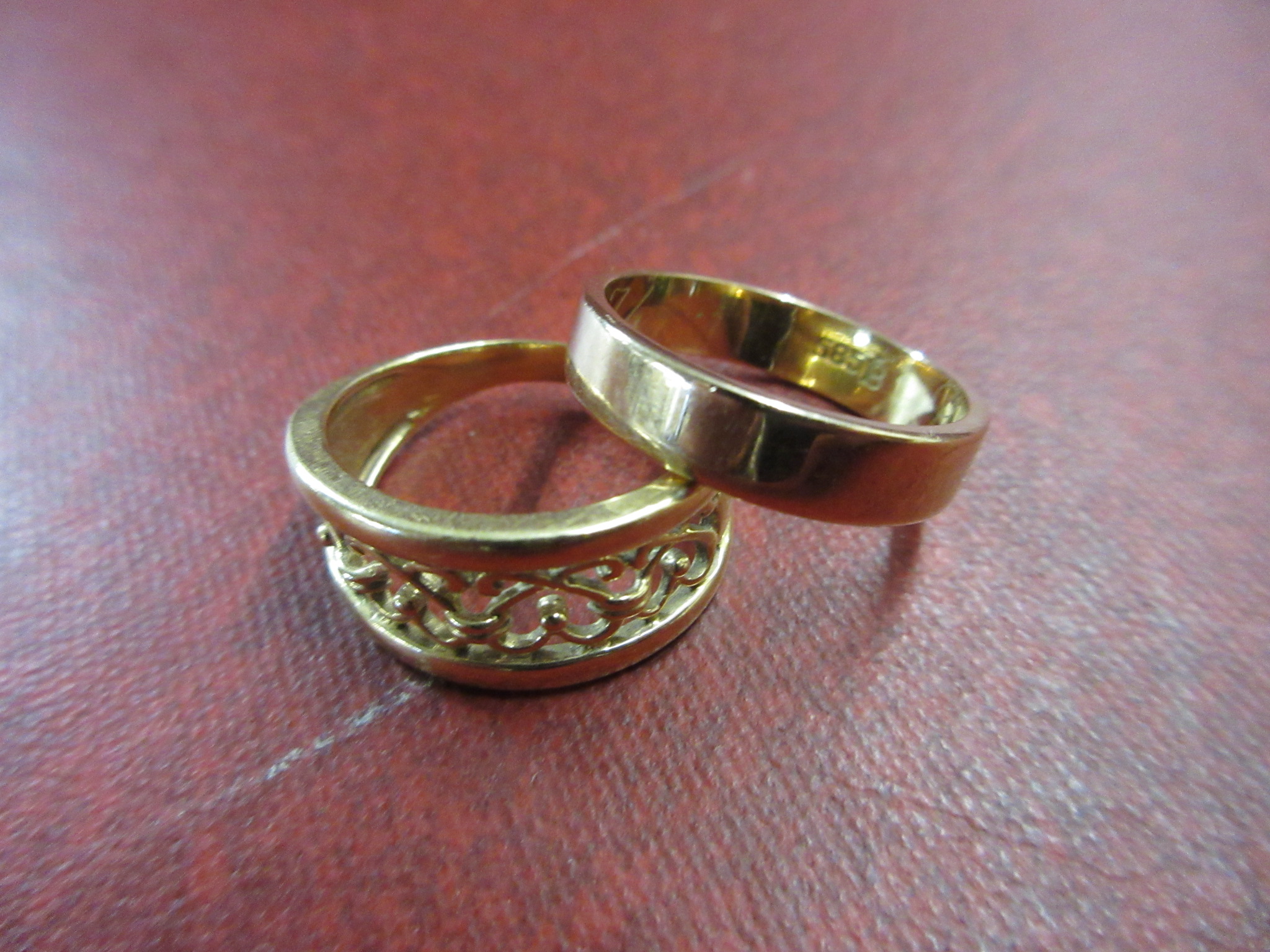 TWO 14CT GOLD RINGS 8.6g TOTAL Image