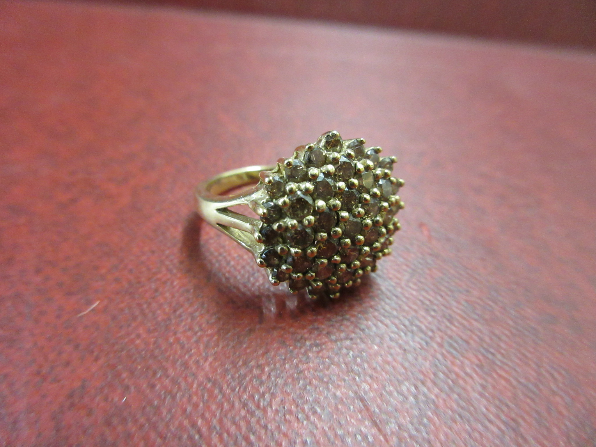 9CT GOLD CLUSTER DRESS RING 5.5g Image