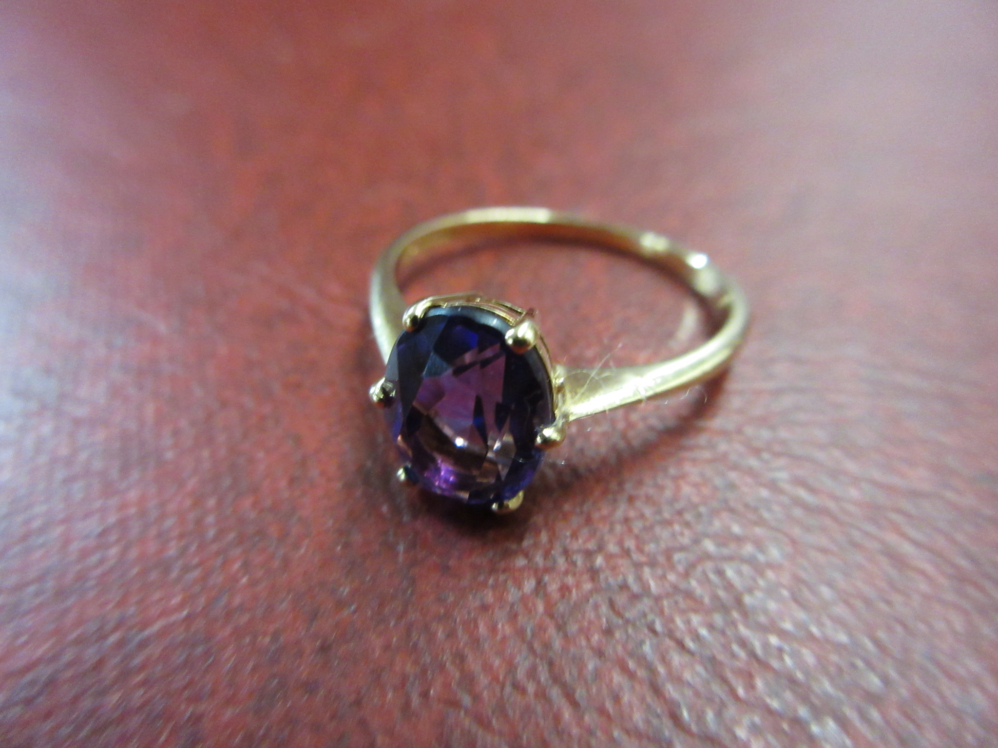 AMETHYST SET 9CT GOLD RING 1.8g Image