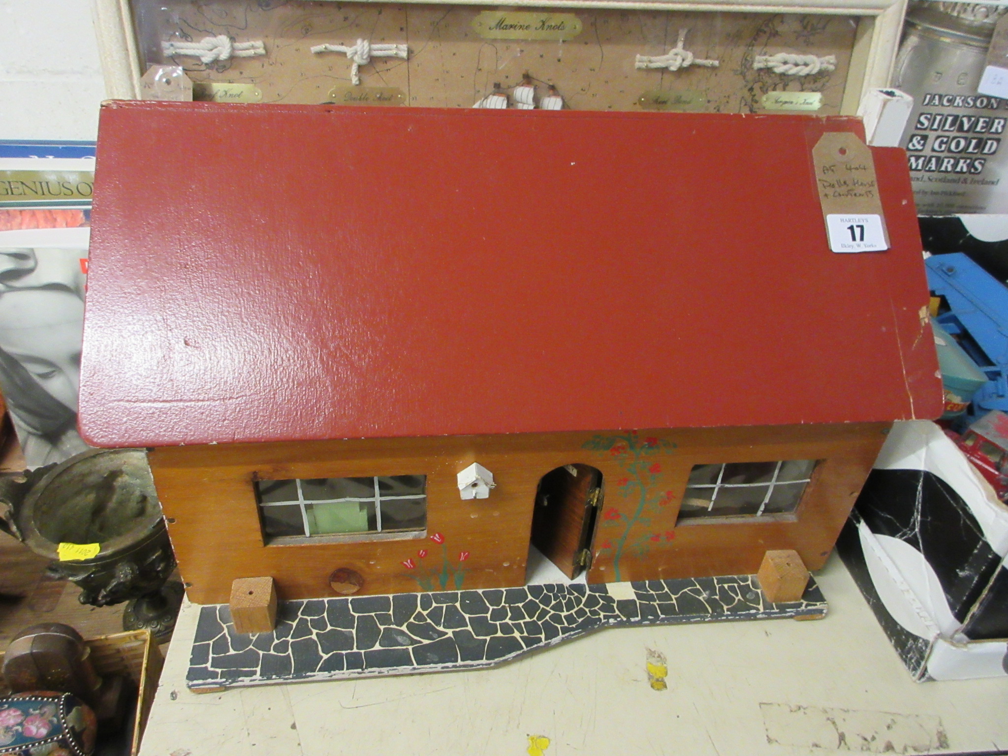 DOLLS HOUSE AND CONTENTS Image