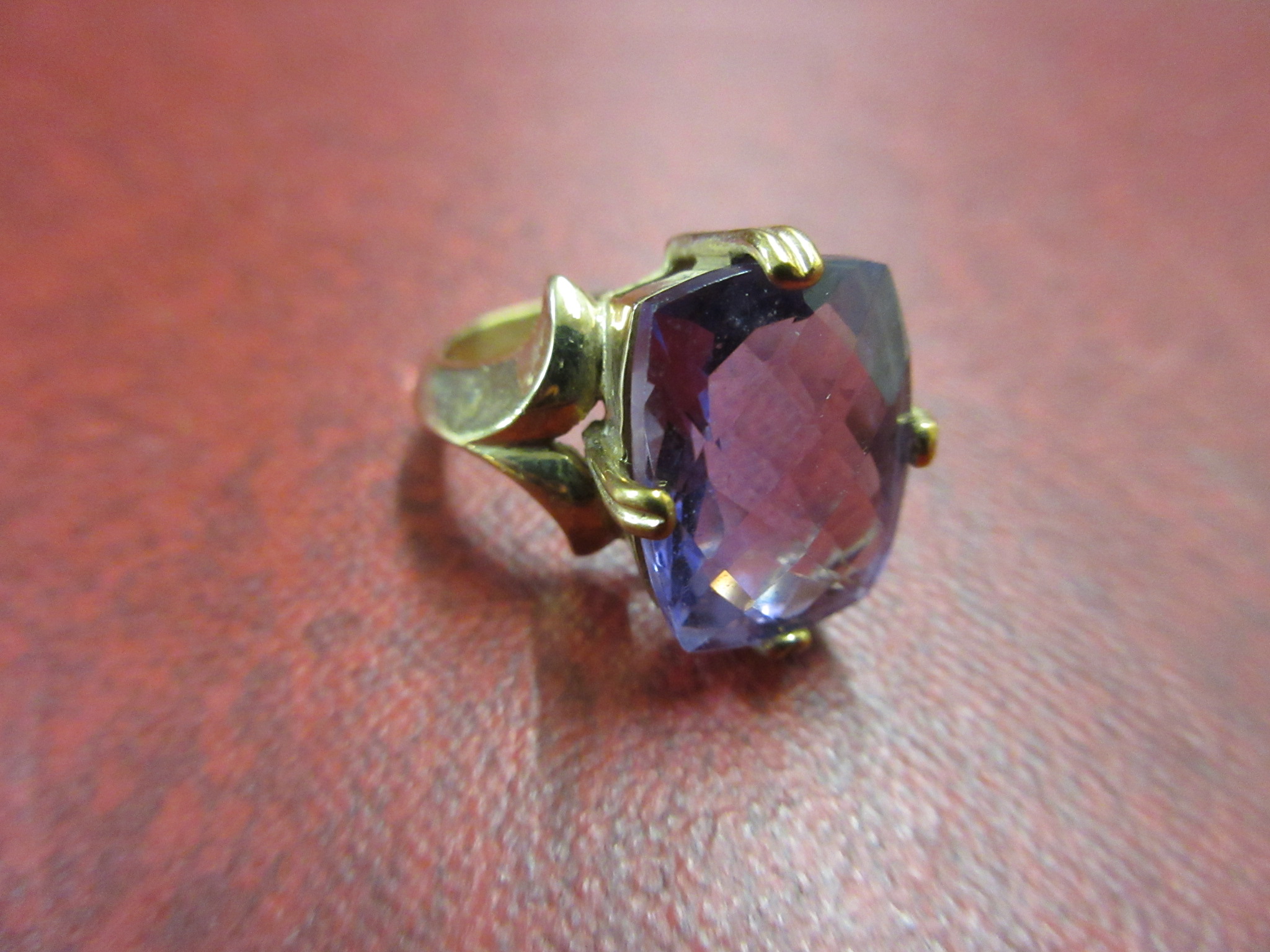 AMETHYST 9CT GOLD RING 5g Image