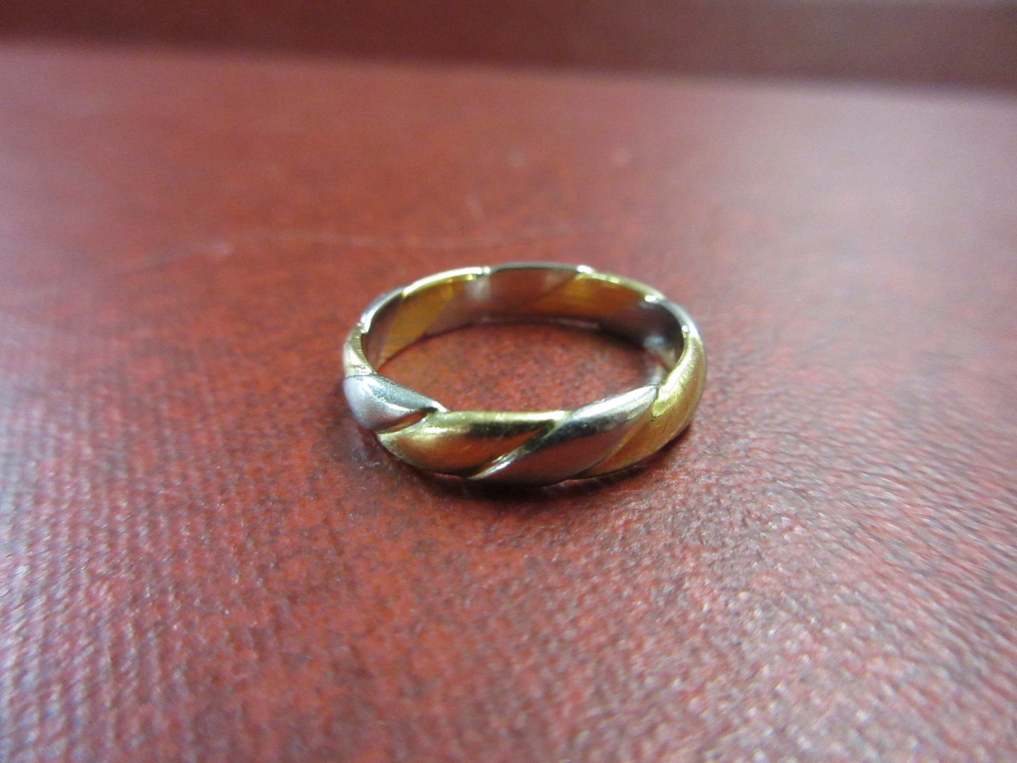 TRI COLOUR GOLD BAND RING 4.1g Image