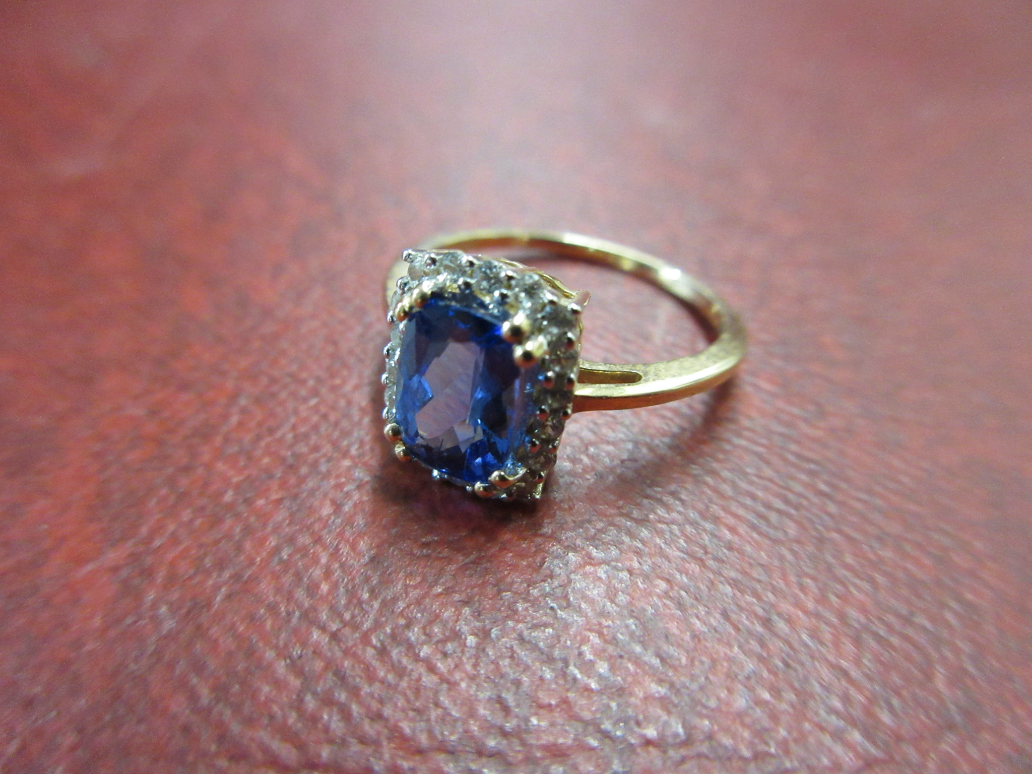 9CT GOLD CLUSTER RING 2g Image