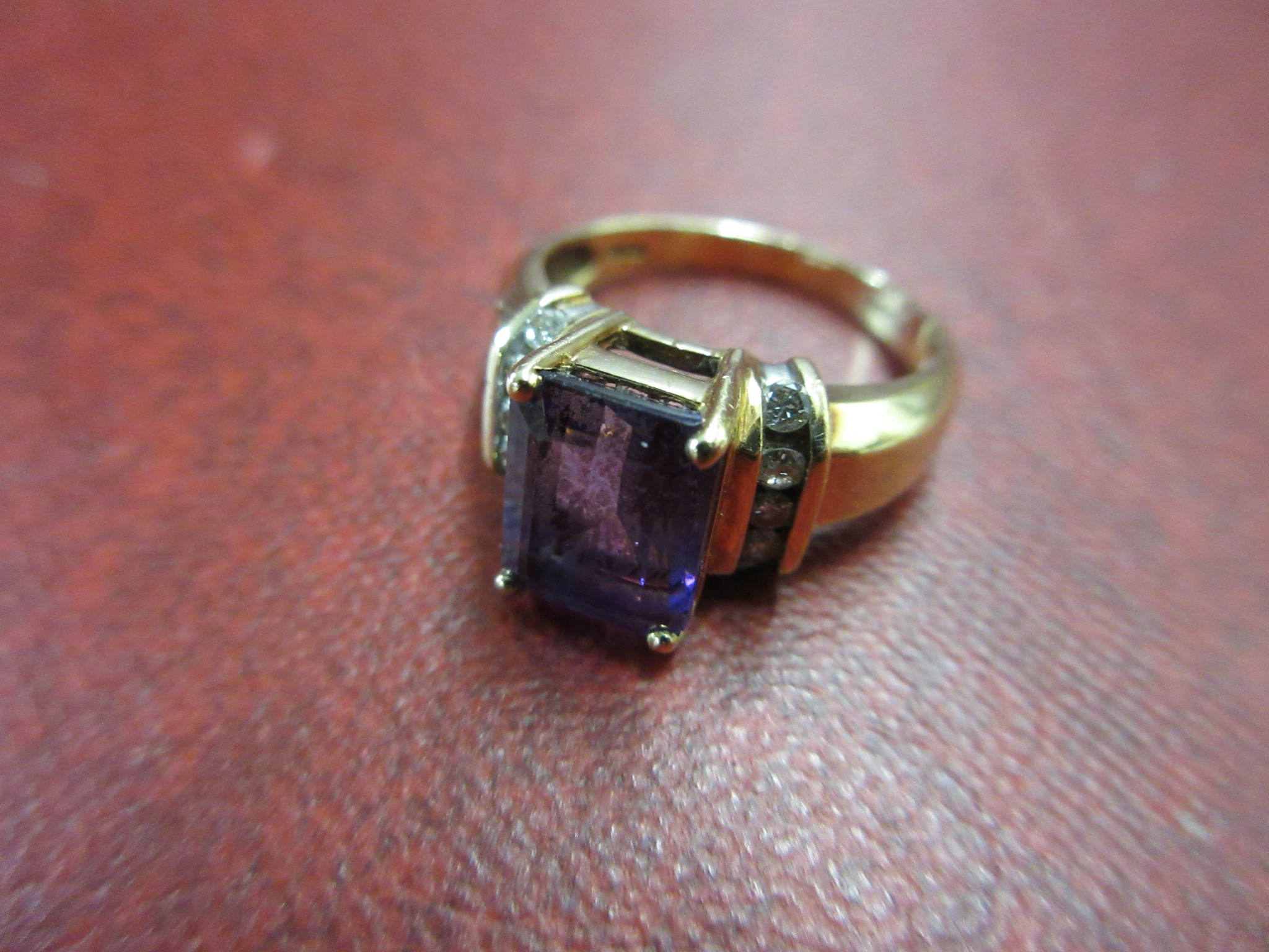 9K GOLD AMETHYST AND DIAMOND DRESS RING 4g Image