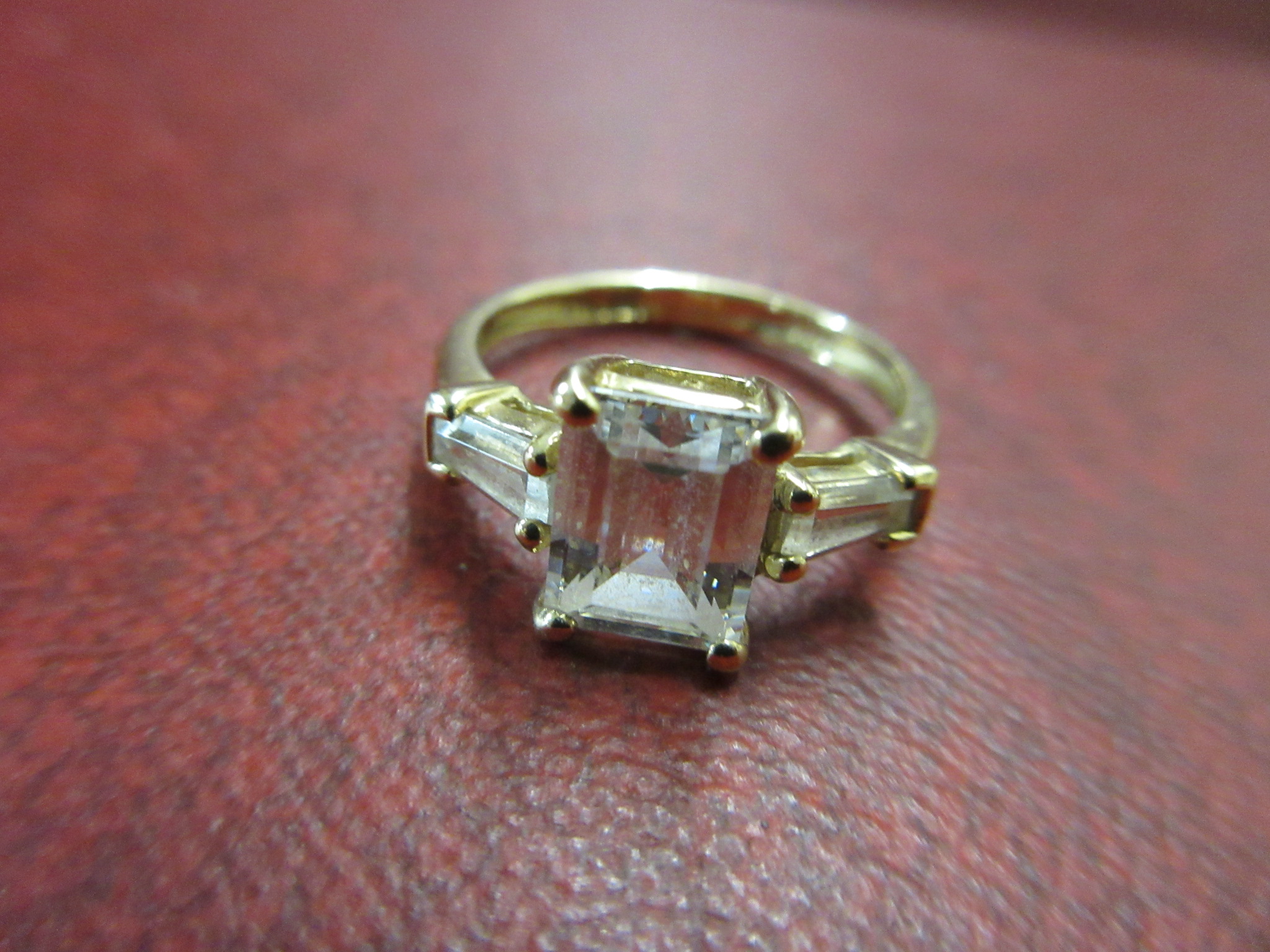 CZ SET 14CT GOLD RING 2.7g Image