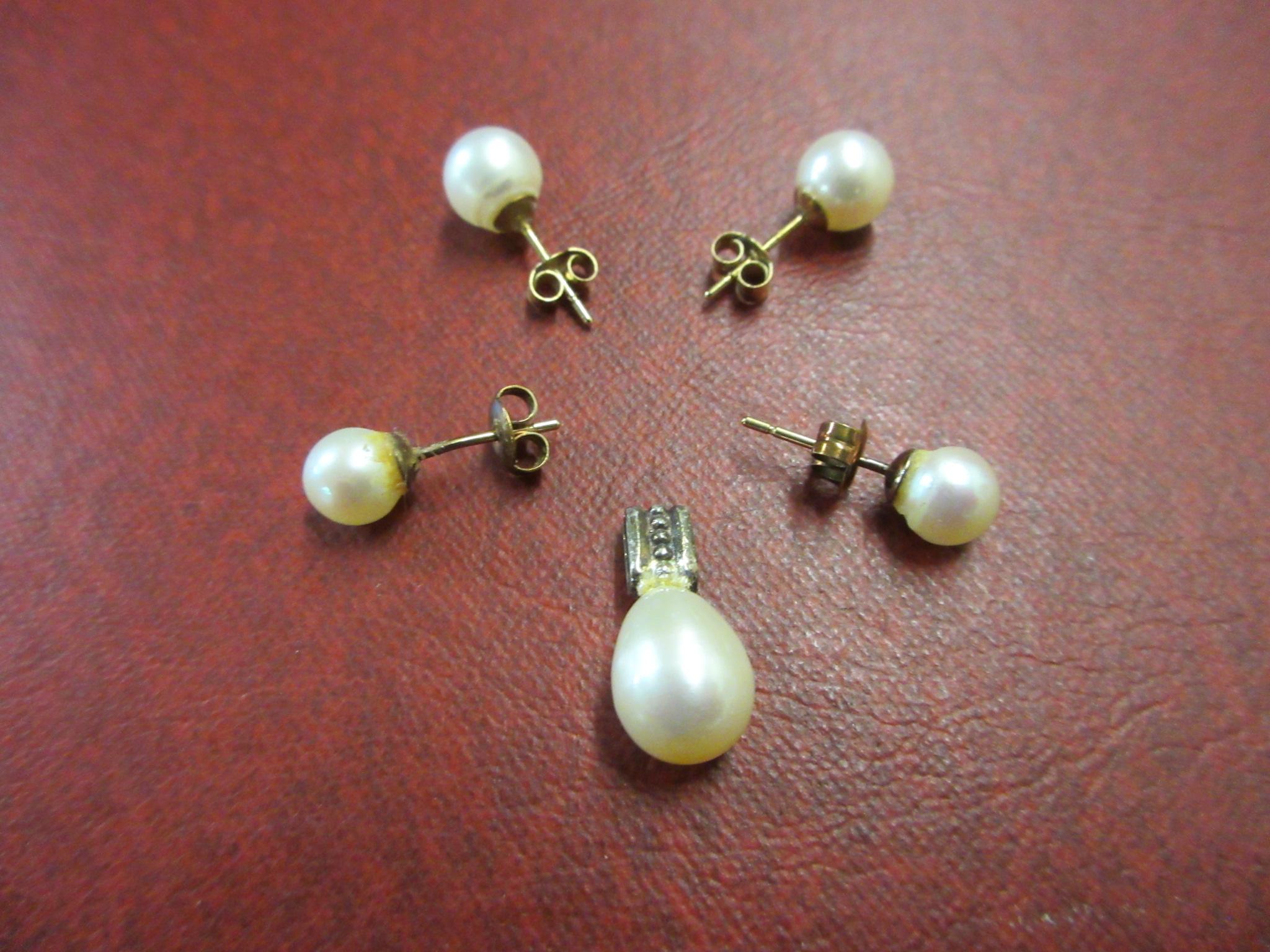 TWO PAIRS OF 9CT GOLD AND CULTURED PEARL EAR STUDS AND A PENDANT Image