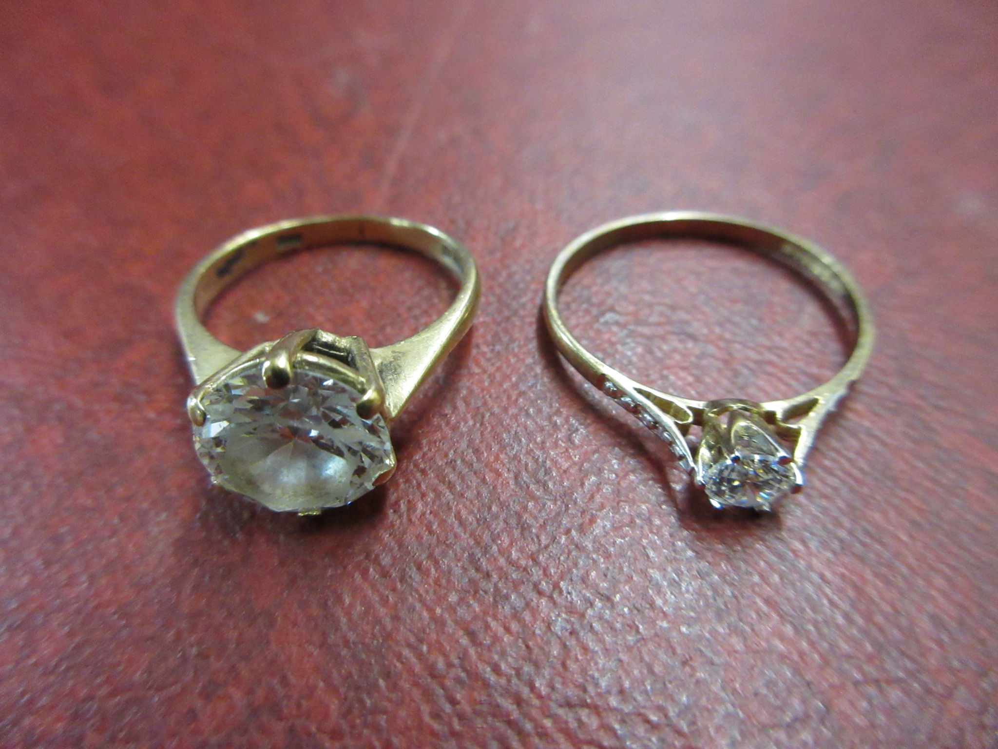 TWO 9CT GOLD SOLITAIRE RINGS 4.1g TOTAL Image