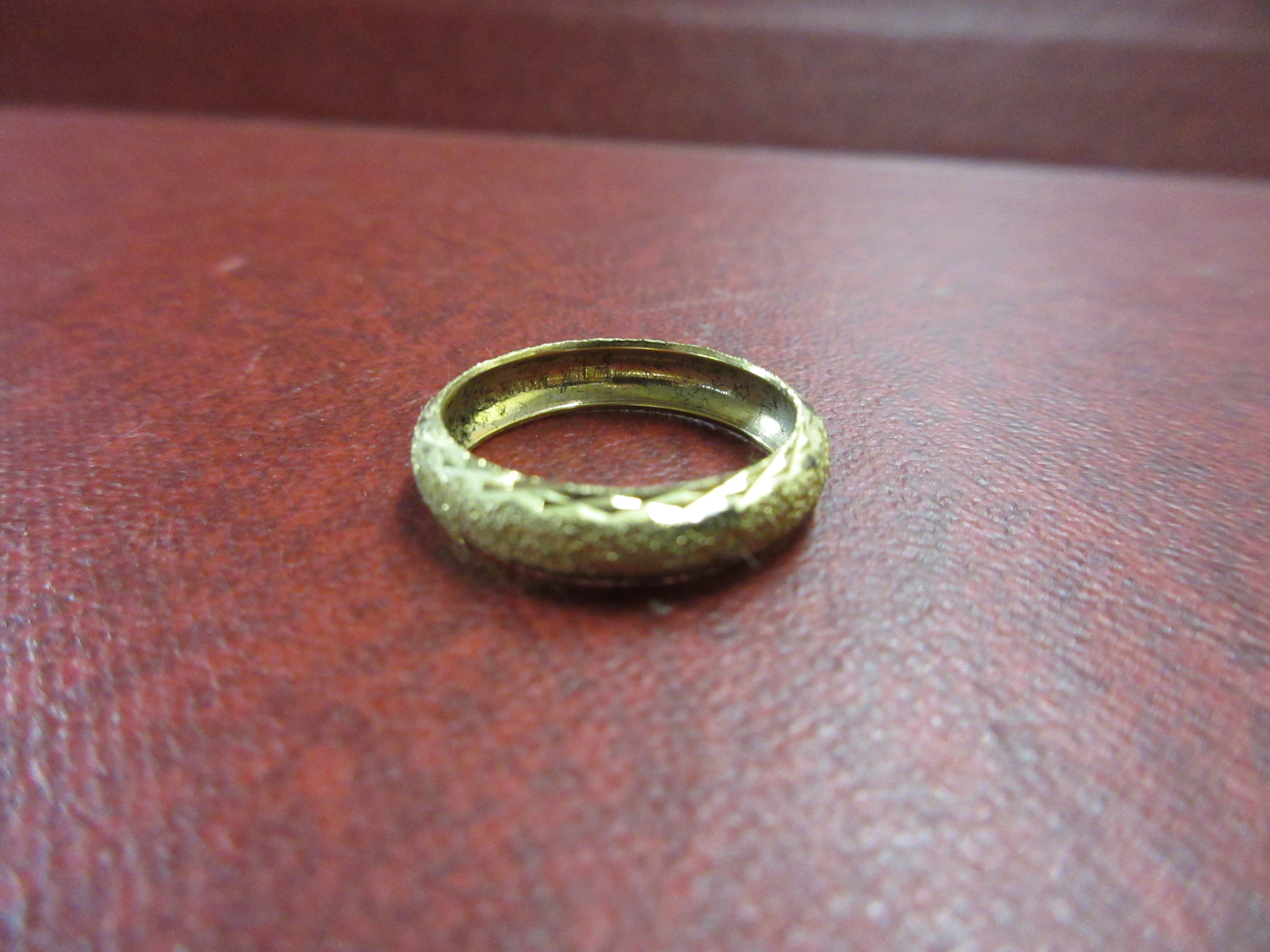 ITALIAN 9K GOLD BAND RING Image