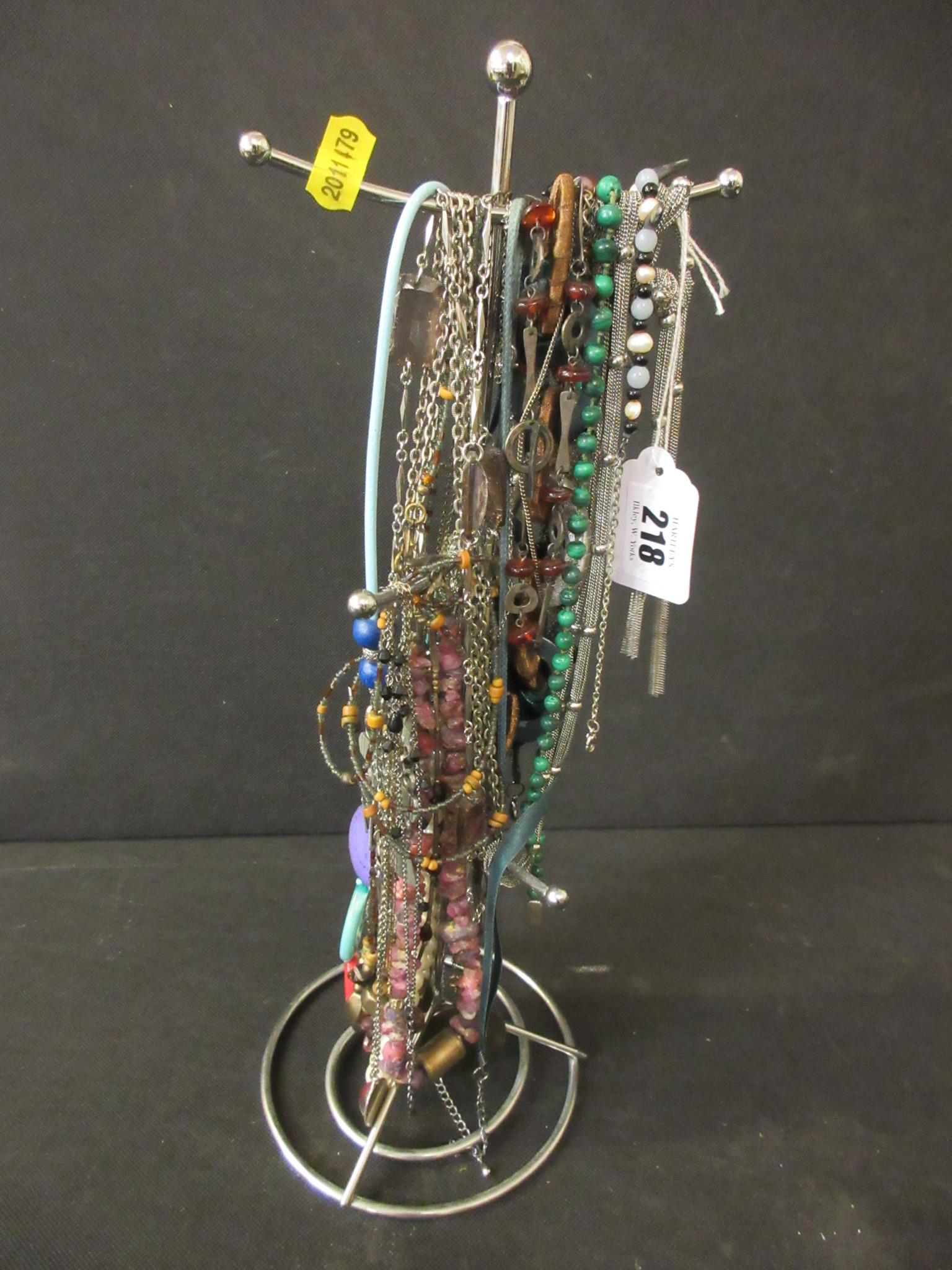 STAND OF VINTAGE JEWELLERY Image