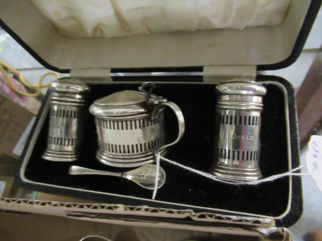SILVER CRUET SET Image