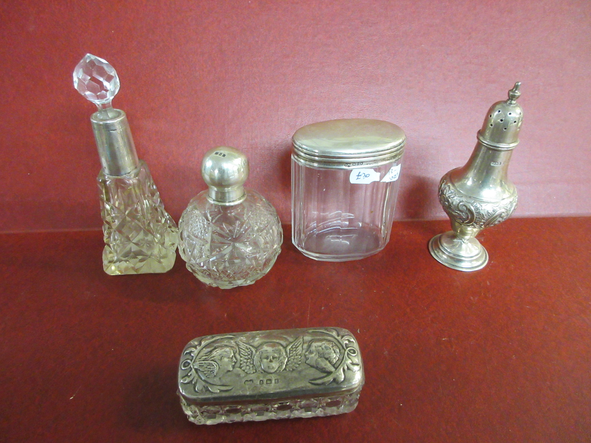 QUANTITY OF SILVER ITEMS INCLUDING JARS AND PEPPERETTE Image