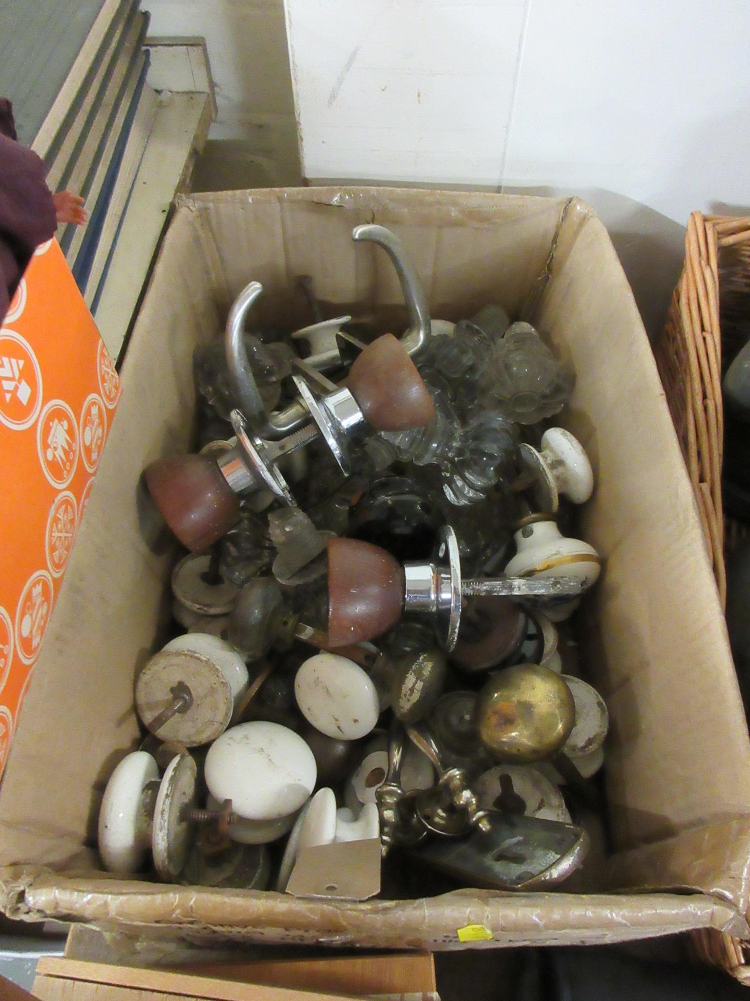 BOX OF DOOR KNOBS AND HANDLES INCLUDING GLASS DOOR KNOBS Image