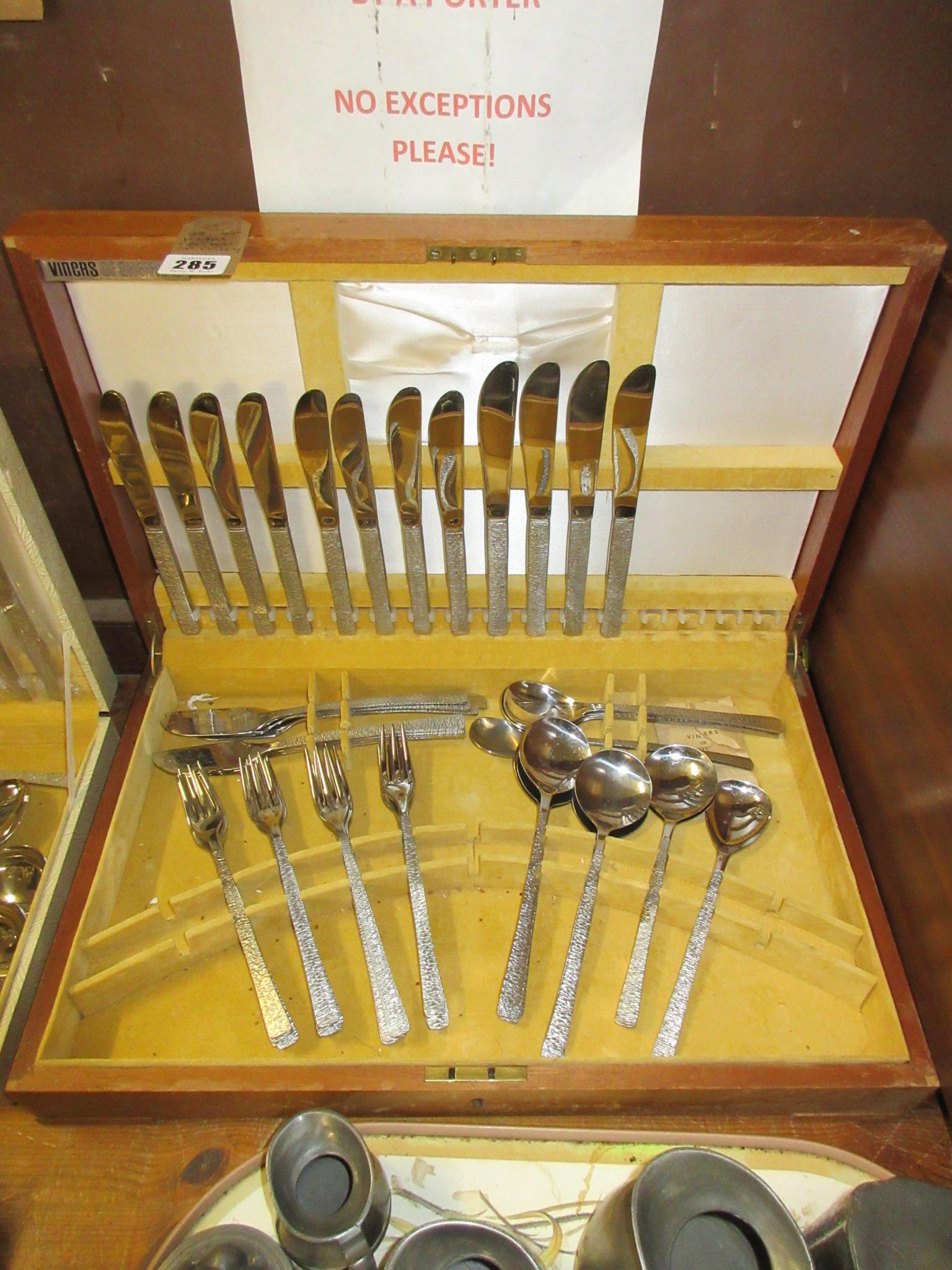 VINERS CANTEEN OF CUTLERY Image