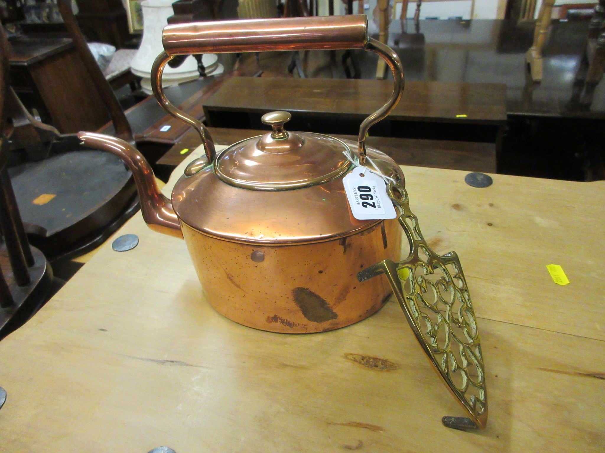 OVAL COPPER KETTLE AND IRON STAND Image