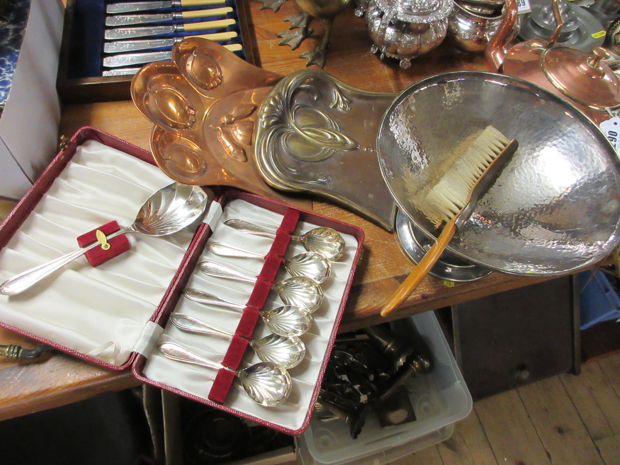 QUANTITY OF EPNS INCLUDING TWO CRUMB TRAYS Image