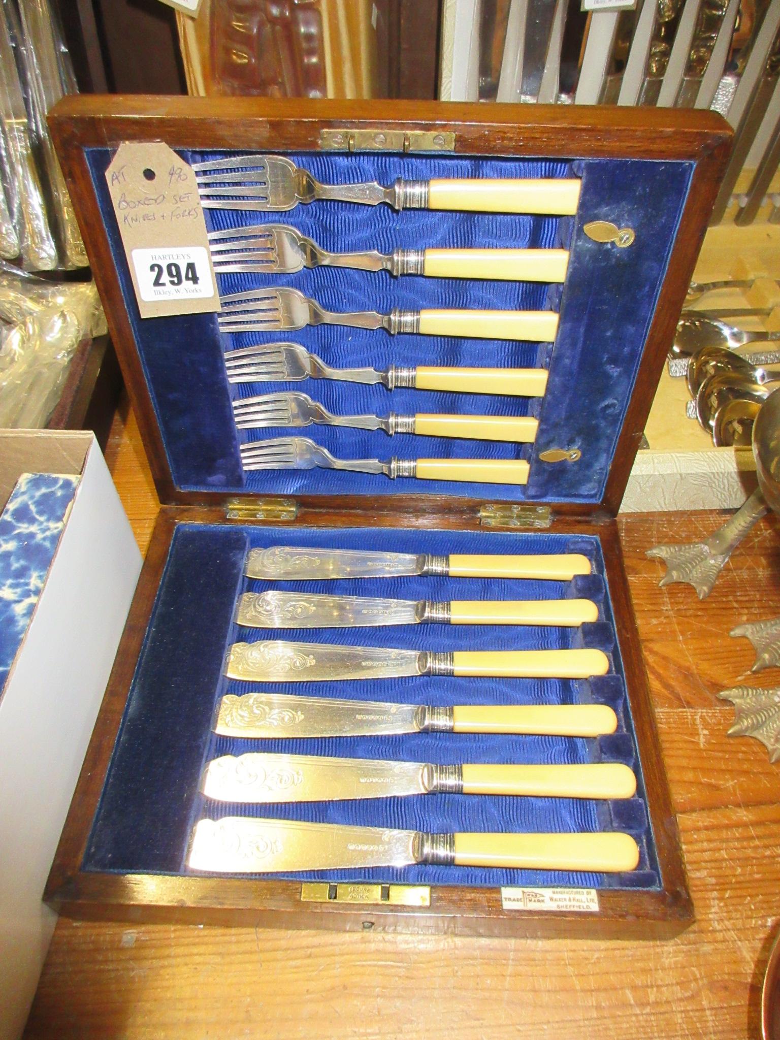 BOXED SET OF CUTLERY Image