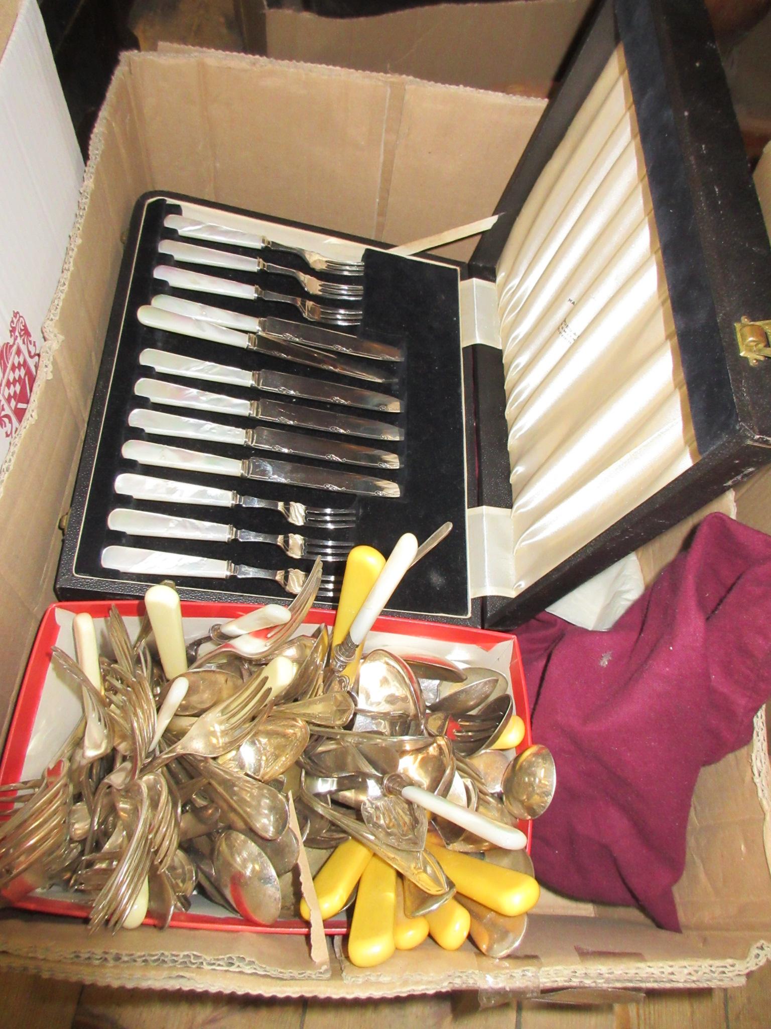 QUANTITY OF BOXED AND LOOSE CUTLERY INCLUDING FISH EATERS Image