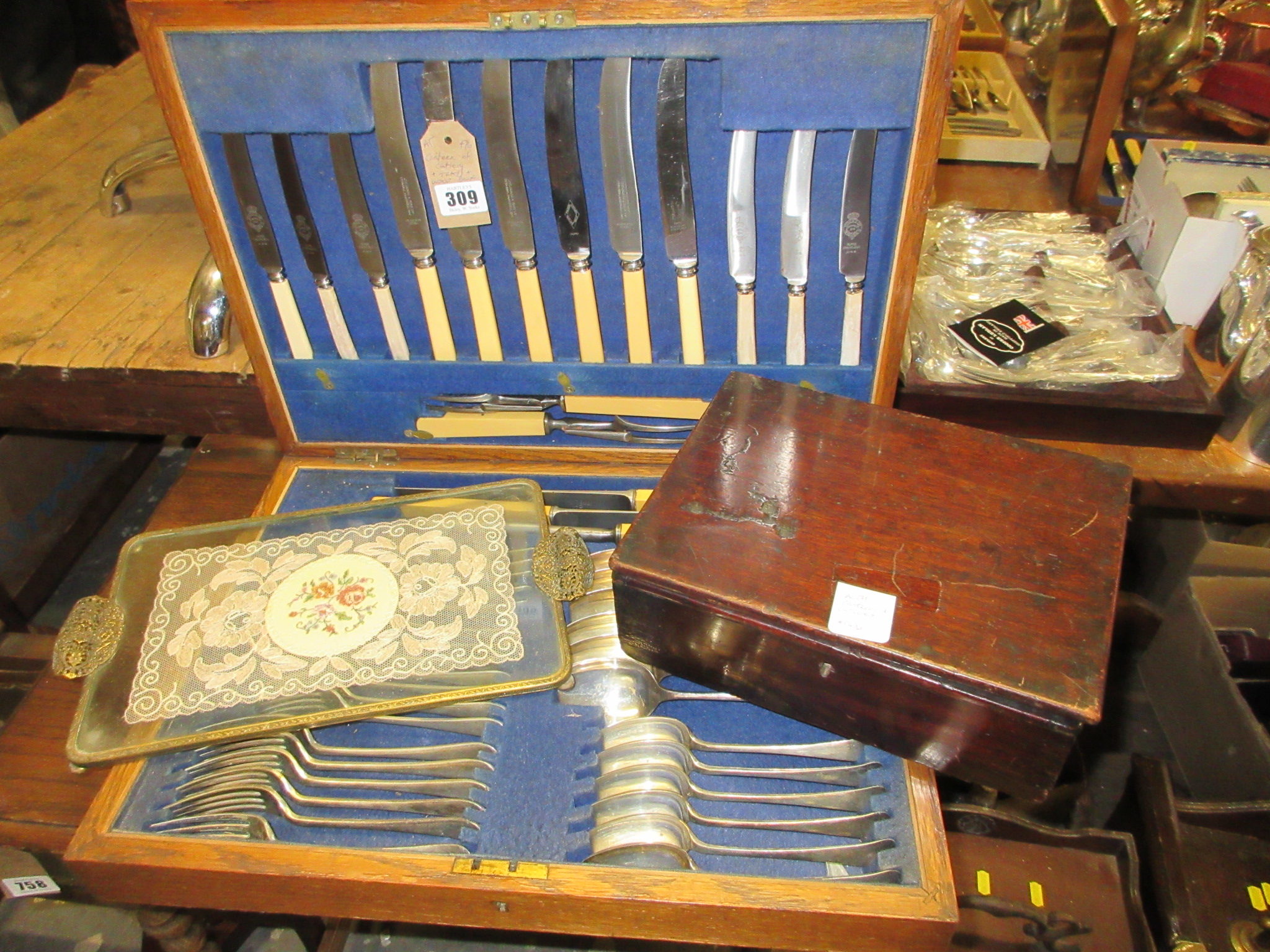 CANTEEN OF CUTLERY WITH TRAY AND WOODEN BOX Image