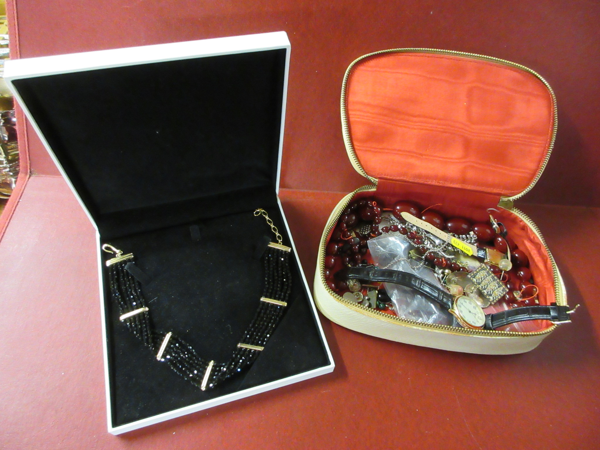 QUANTITY OF COSTUME JEWELLERY Image