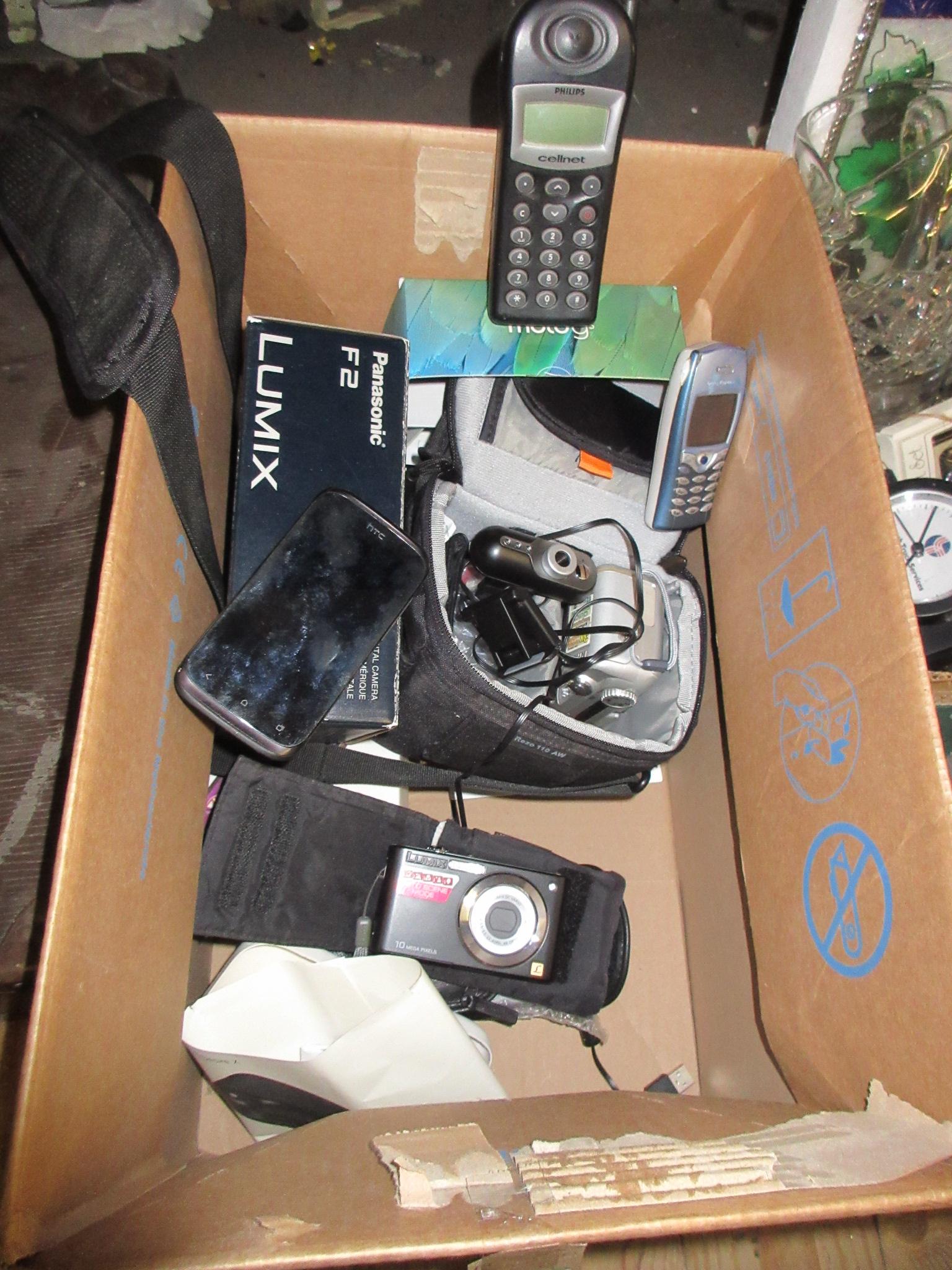 BOX OF CAMERAS AND MOBILE PHONES Image