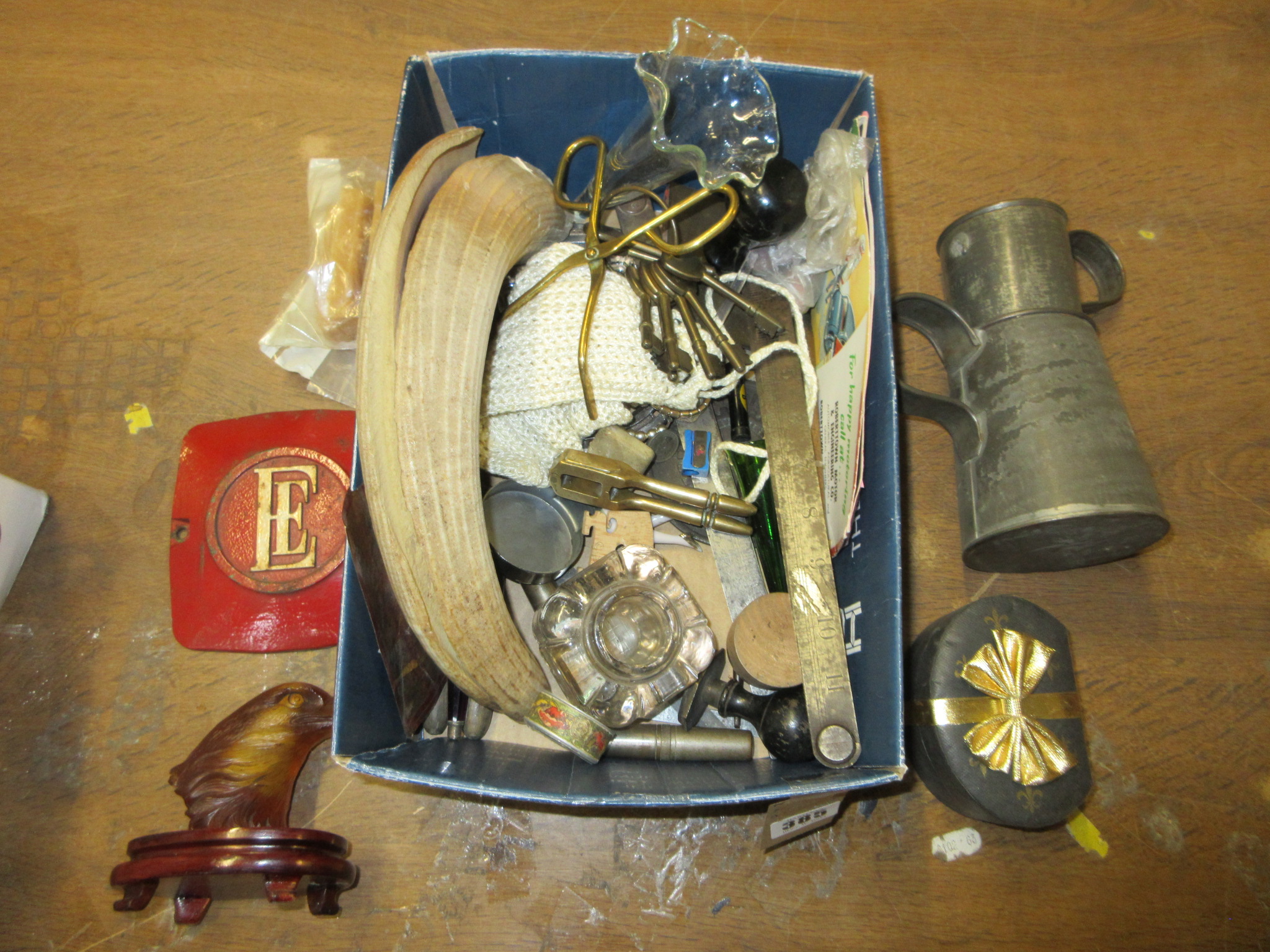 BOX OF MISCELLANEOUS ITEMS Image