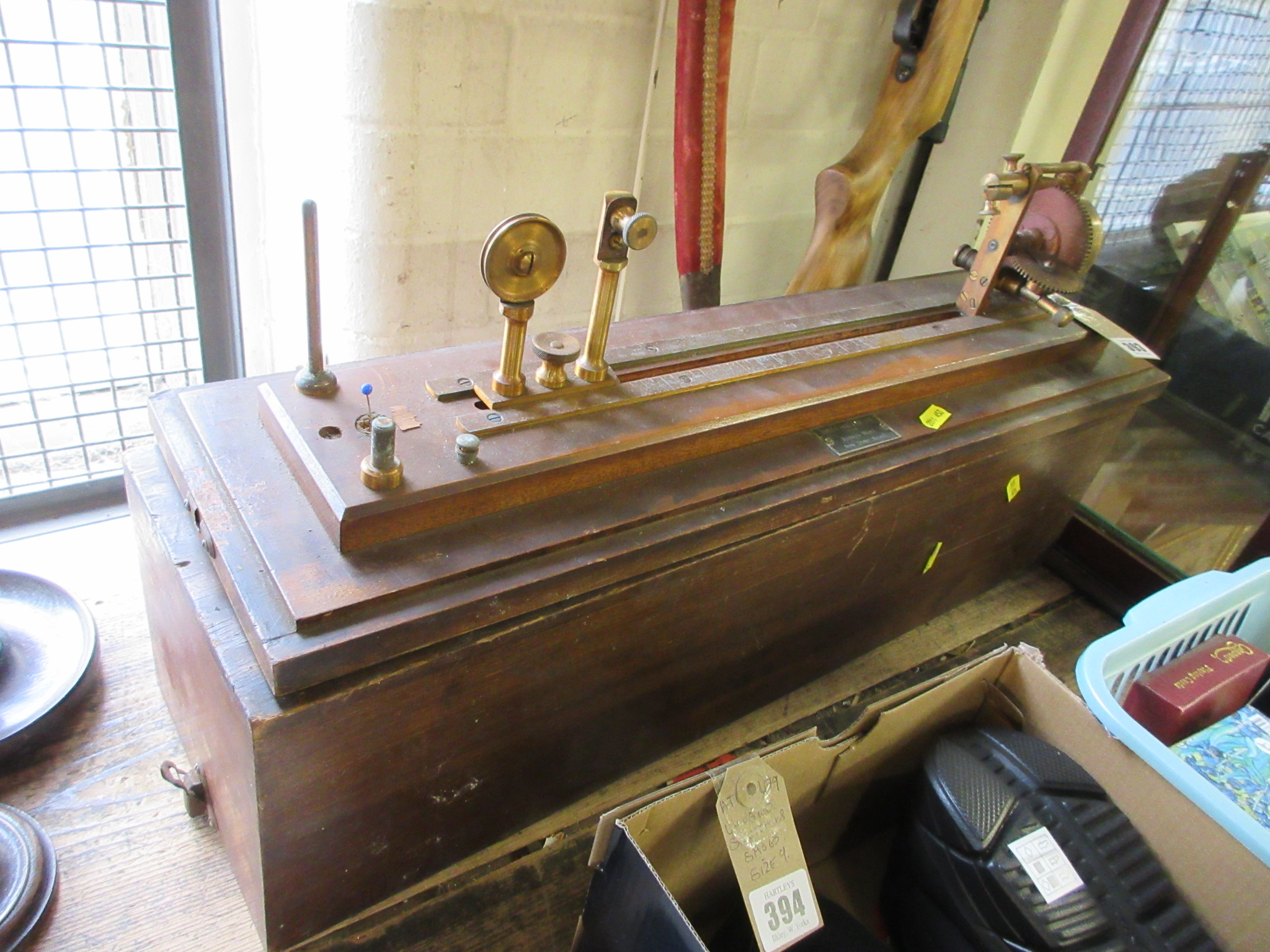 VINTAGE YARN TESTER Image