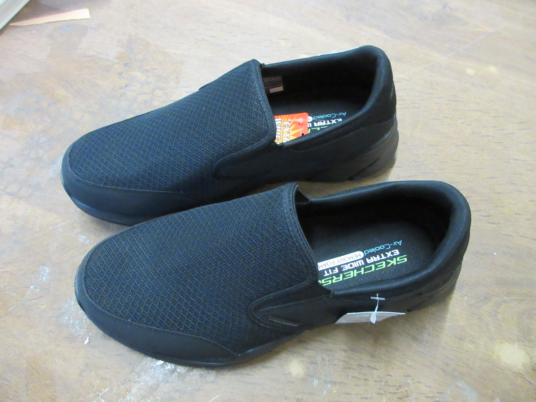 PAIR OF MENS SKETCHERS SHOES SIZE 9 Image
