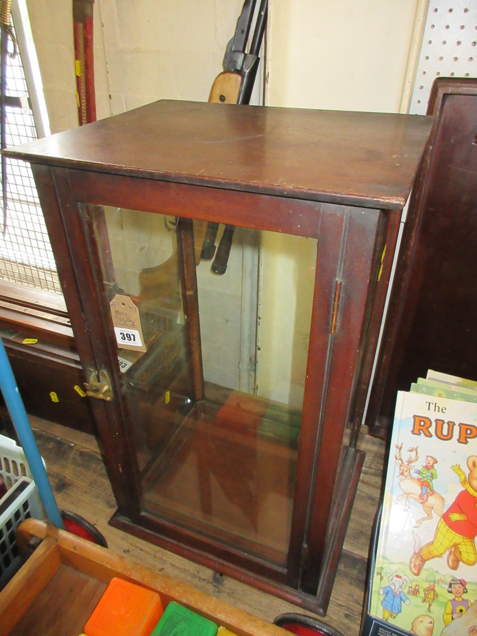 GLASS DISPLAY CABINET Image