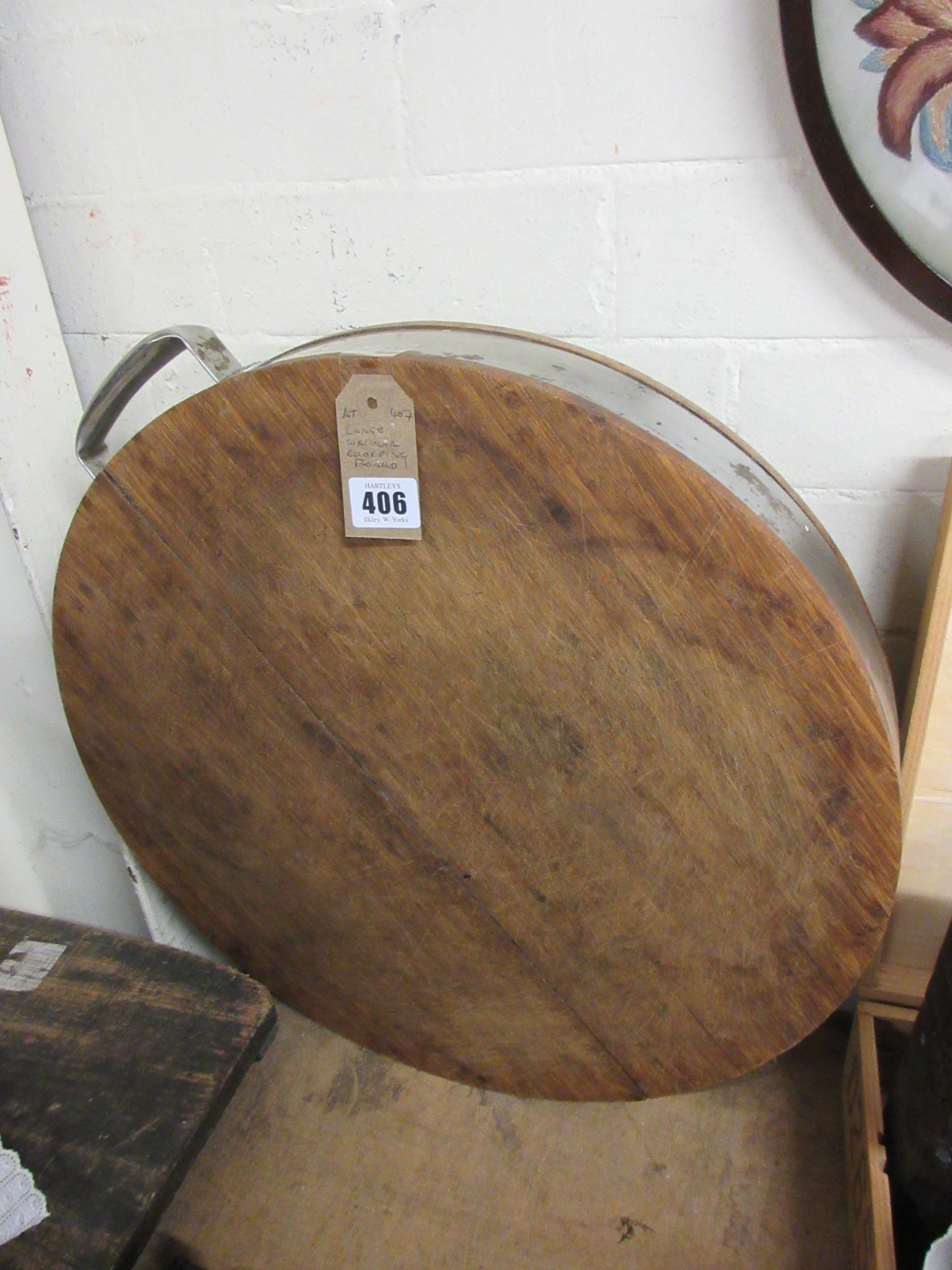 LARGE CIRCULAR CHOPPING BOARD Image