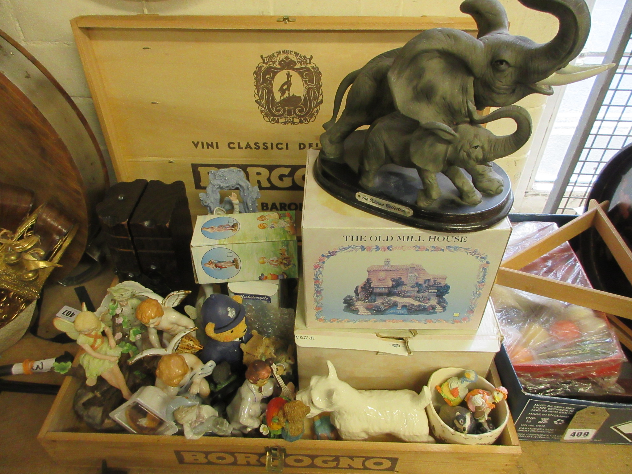 CRATE OF ORNAMENTS ETC Image