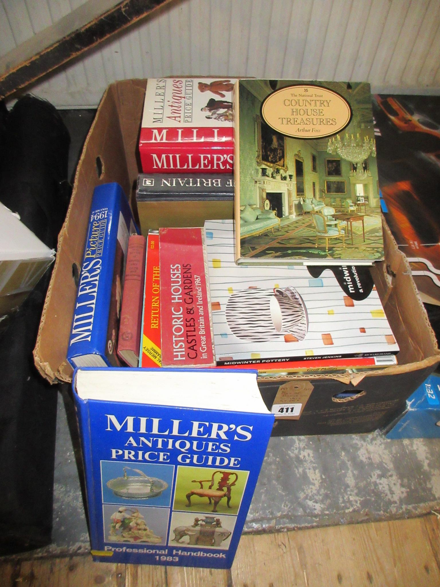 BOX OF BOOKS INCLUDING ANTIQUE GUIDES Image