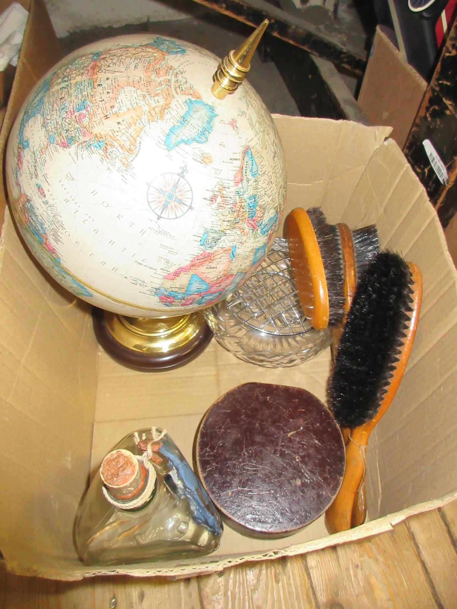 BOX OF MISCELLANEOUS INCLUDING GLOBE Image