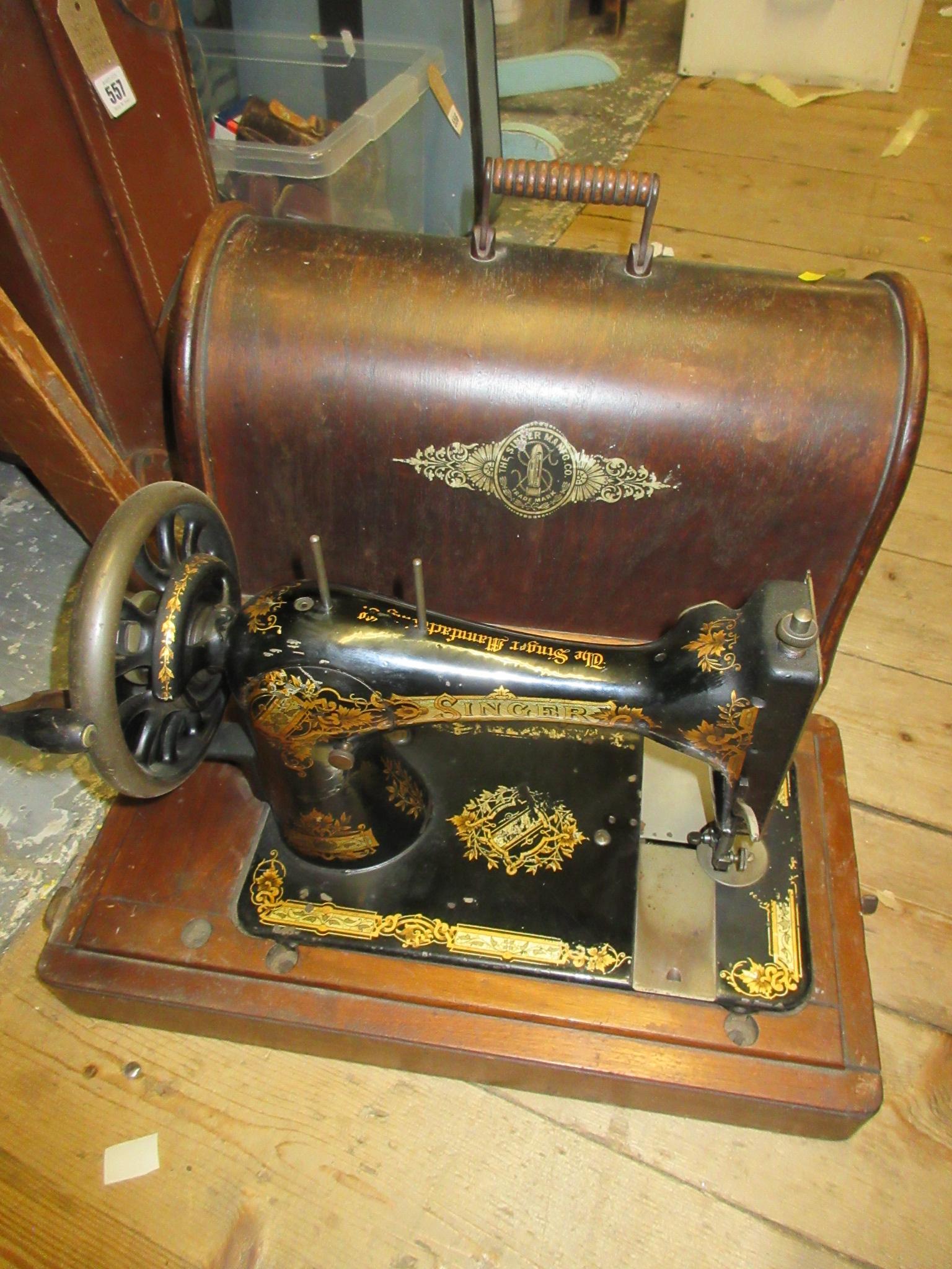 CASED SINGER SEWING MACHINE Image