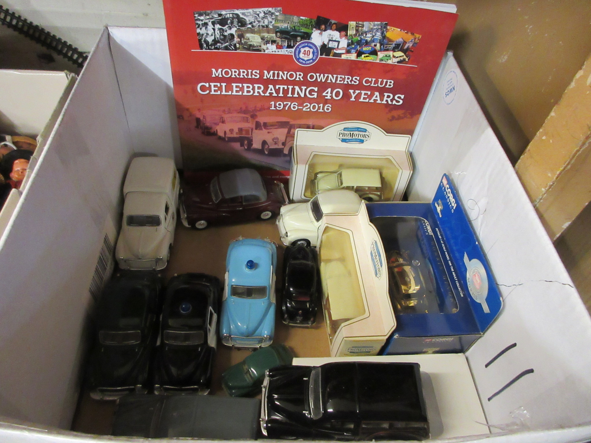 BOX OF MODEL CARS INC MORRIS MINOR Image